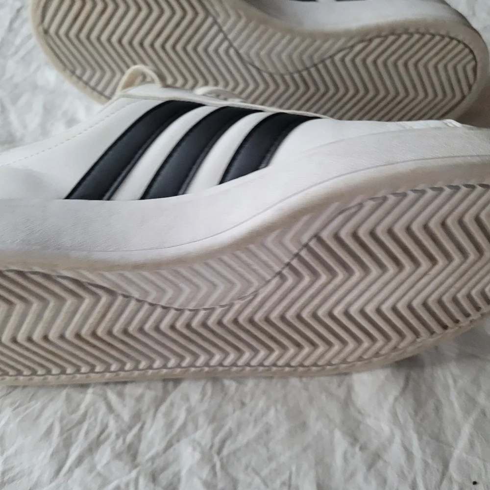 Adidas White and Black Classic Sneakers Size 8.5 Men